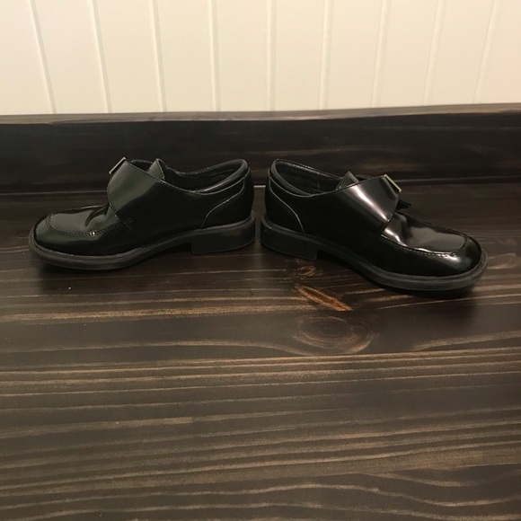 Kenneth Cole Reaction Boys Fast Cash Dress Shoes - Picture 2 of 10